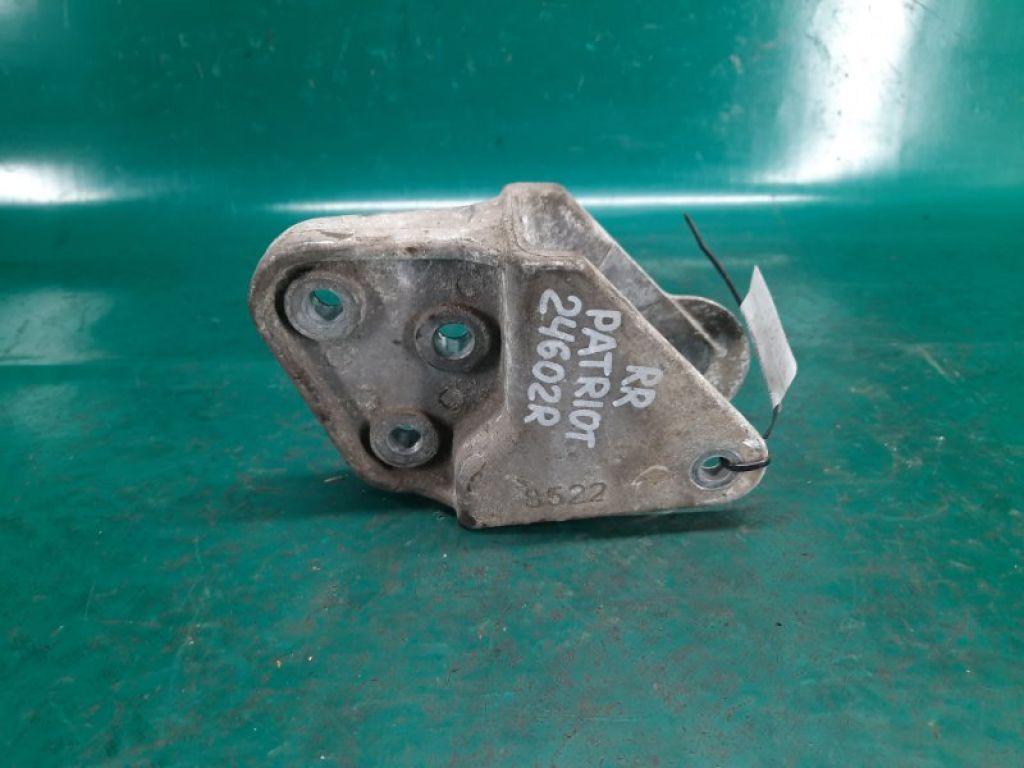 5105416AE | Кронштейн КПП задн. JEEP PATRIOT 10-17 - Фото 3