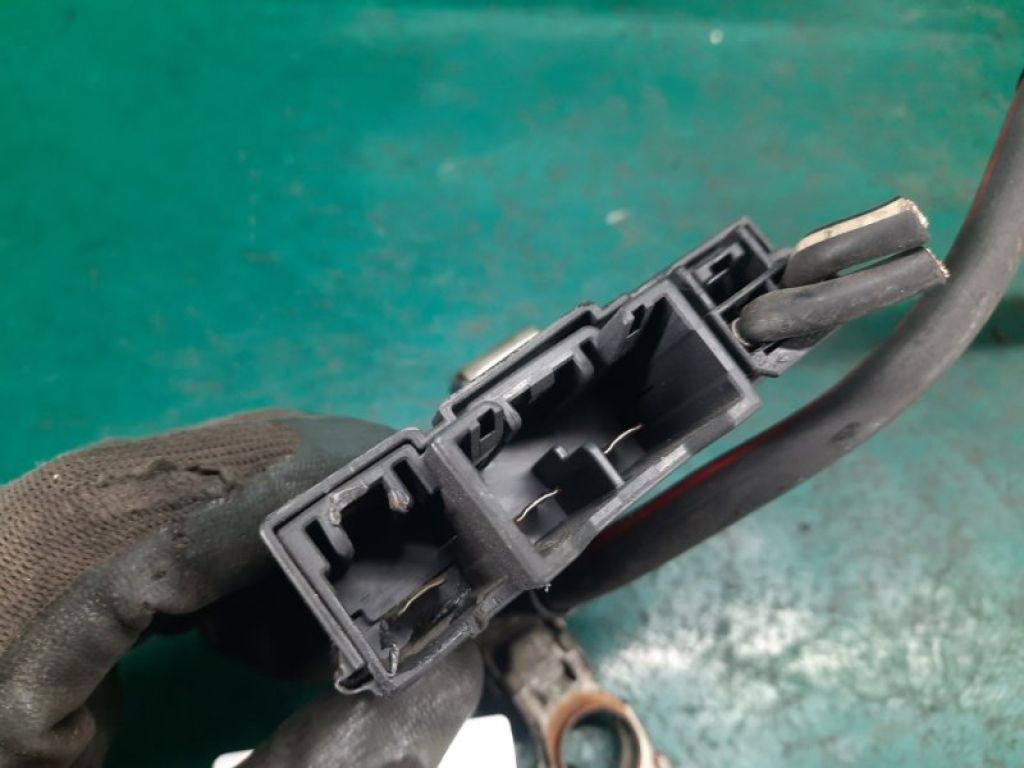 82122-42030 | Клемма аккумулятора TOYOTA RAV4 00-05 - Фото 6