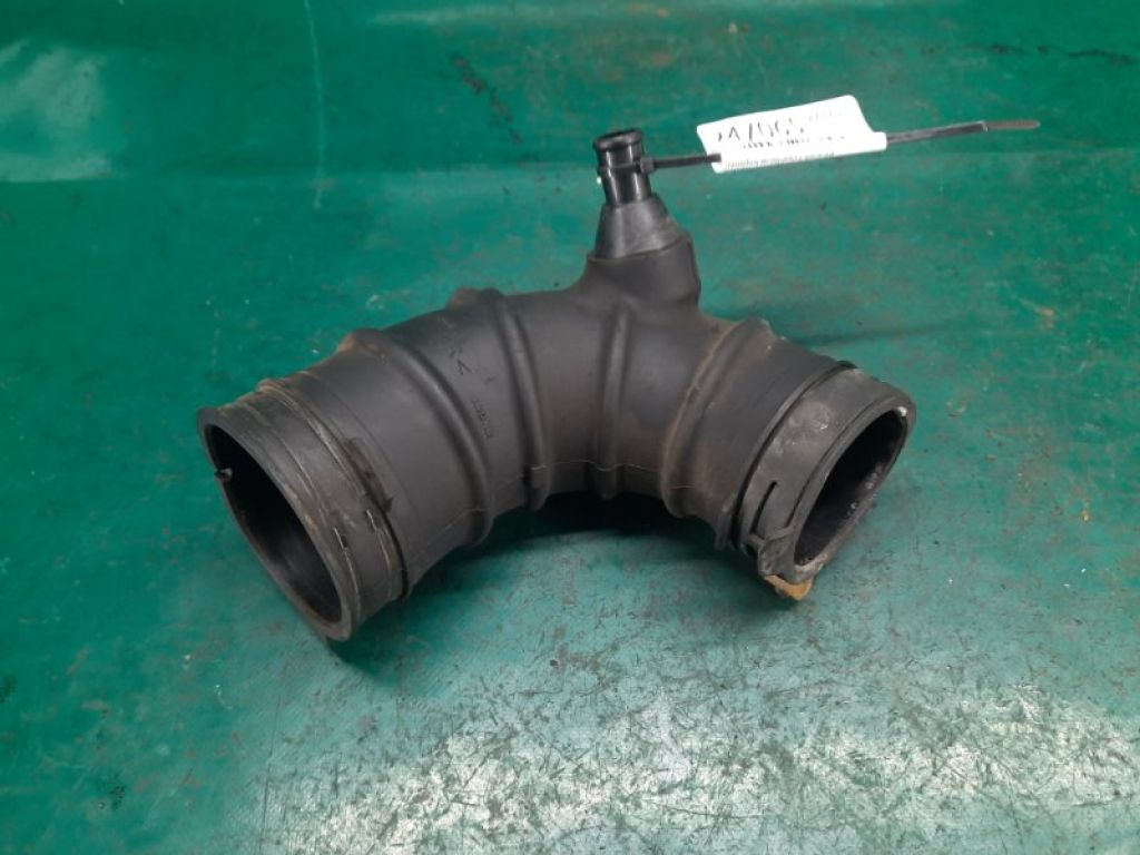 17881-28040 | Патрубок воздушного фильтра TOYOTA RAV4 00-05