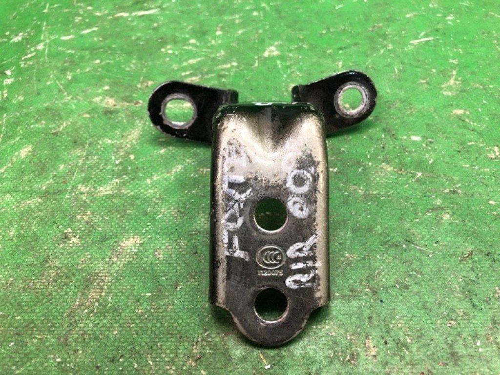 79320-2H000 | Петля двері нижня прав. KIA FORTE/CERATO TD 08-13