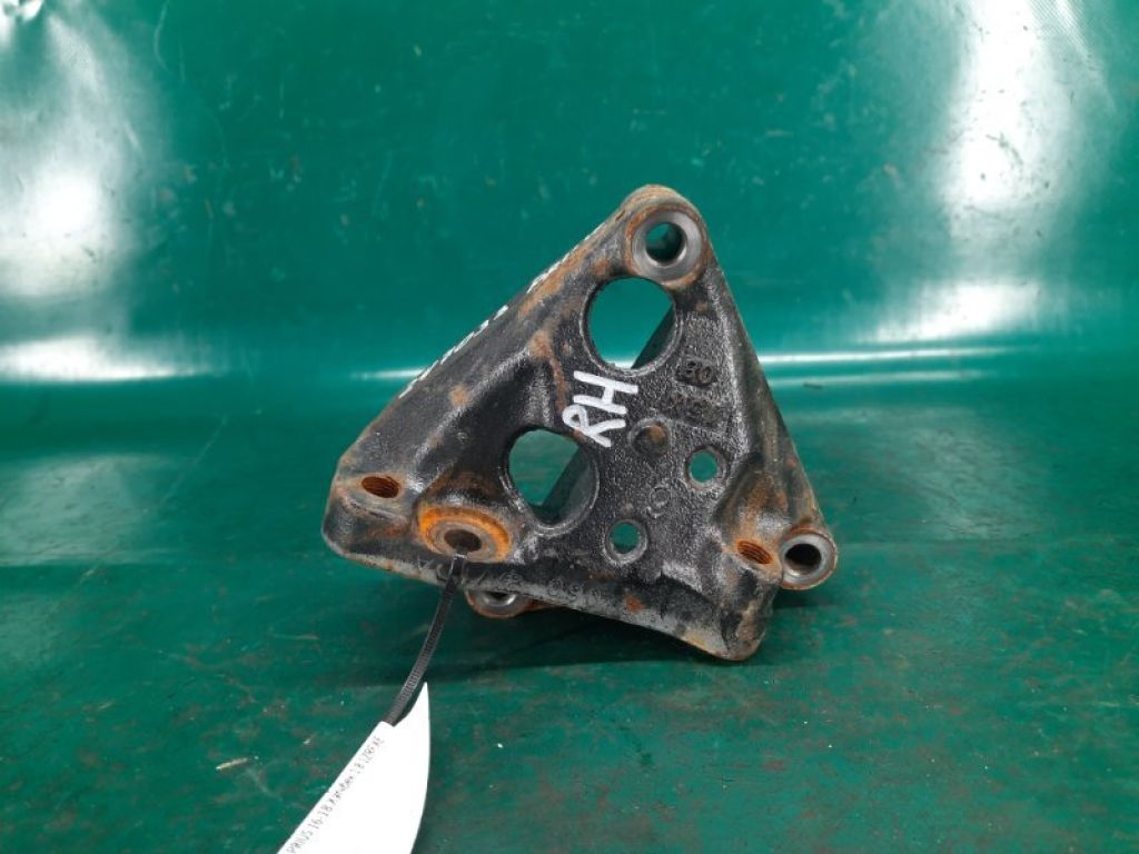 12315-37060 | Кронштейн двигуна прав. TOYOTA PRIUS 16-