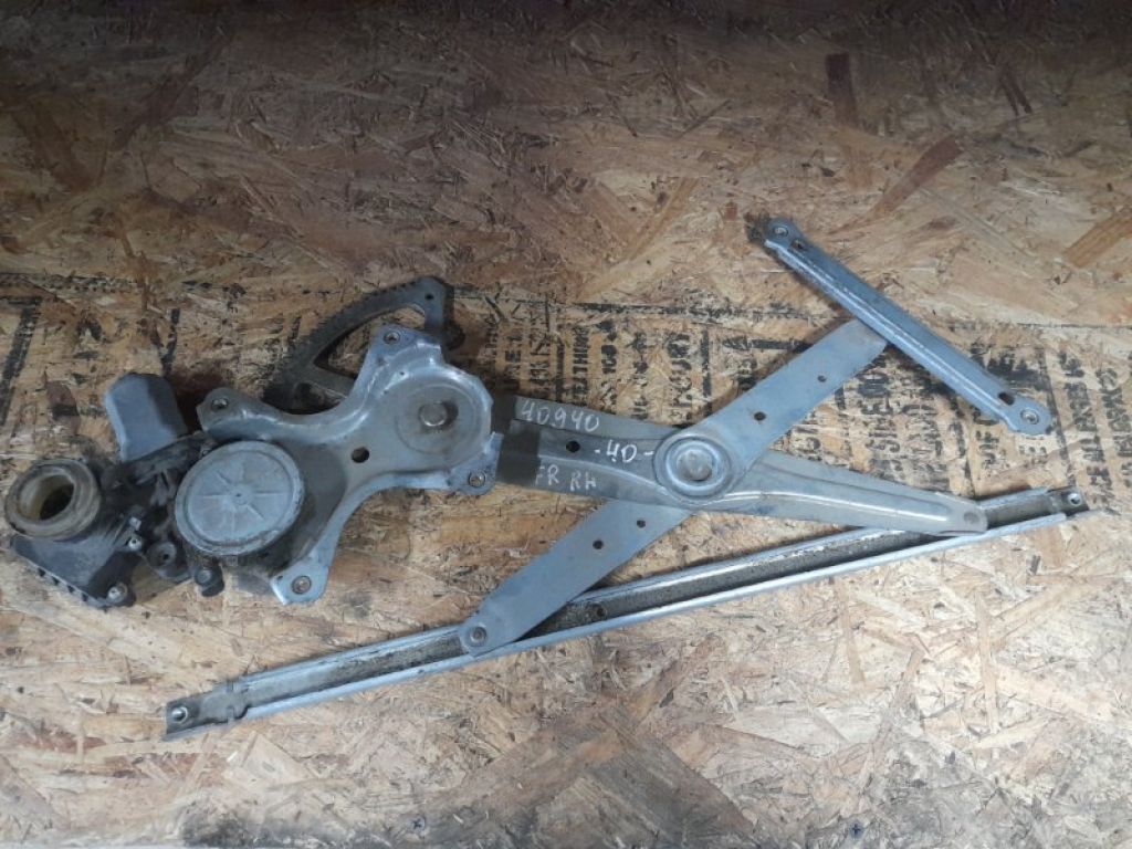69801-33060 | Стеклоподъемник передн. прав. TOYOTA CAMRY 40 06-11
