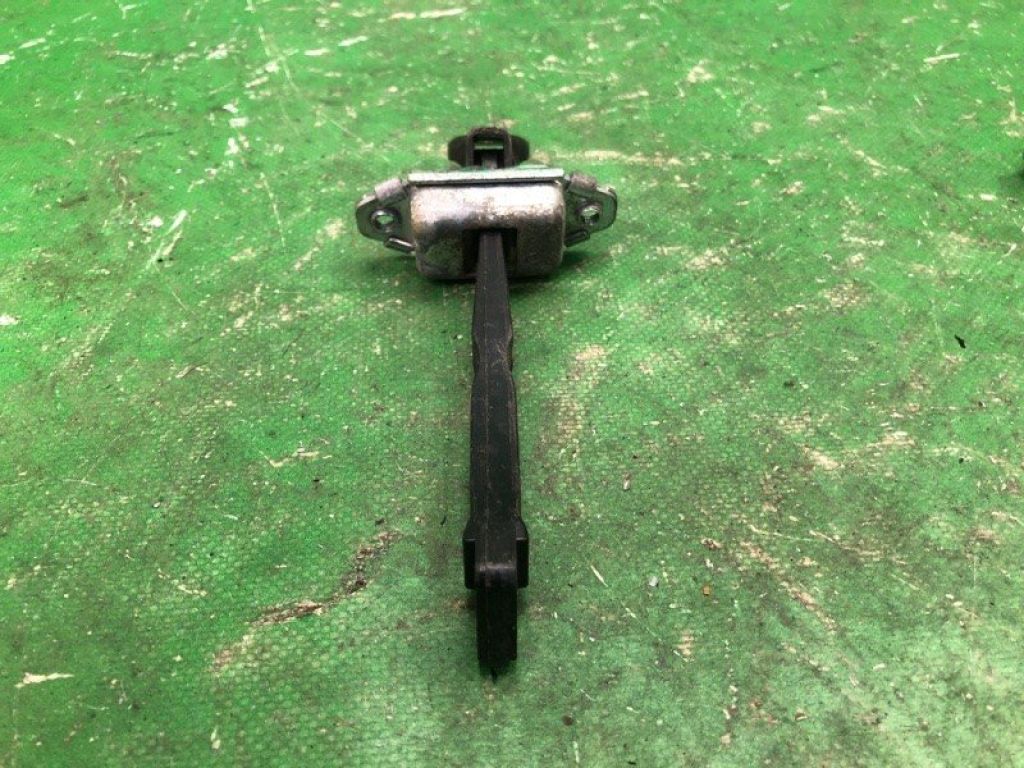 79480-1M000 | Обмежувач дверей задн. KIA FORTE/CERATO TD 08-13