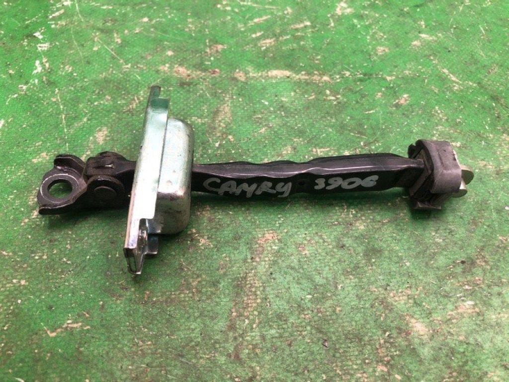68610-06091 | Ограничитель двери передн. TOYOTA CAMRY 55 14-17