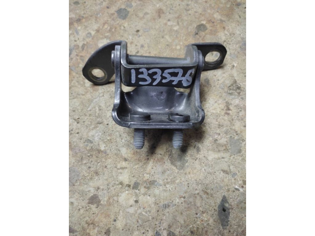 68760-02050 | Петля двери верхняя задн. лев. TOYOTA MATRIX 02-08