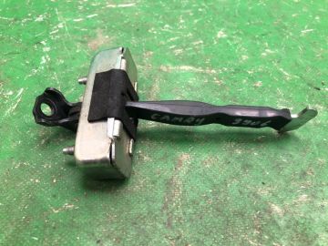 Обмежувач дверей задн. TOYOTA CAMRY 55 14-17