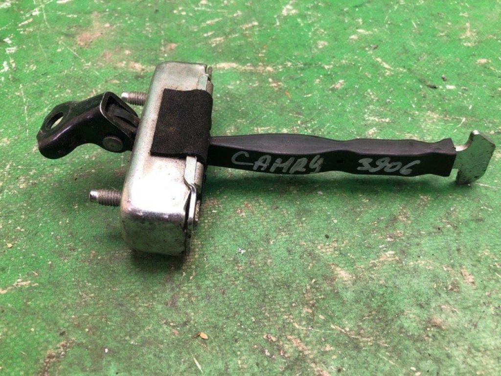 68630-06082 | Ограничитель двери задн. TOYOTA CAMRY 55 14-17