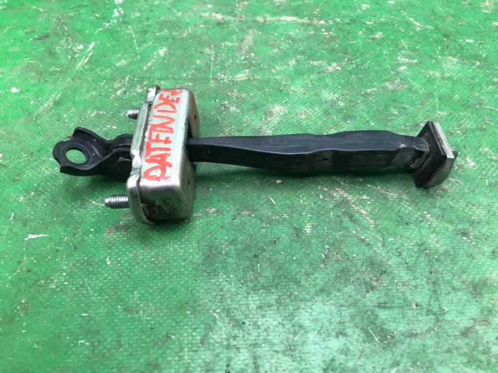 82430-3JA0A | Ограничитель двери задн. NISSAN PATHFINDER R52 12-21