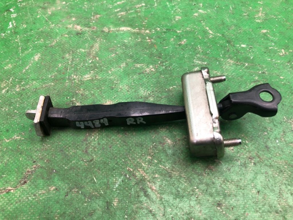 82430-3JA0A | Обмежувач дверей задн. NISSAN PATHFINDER R52 12-21