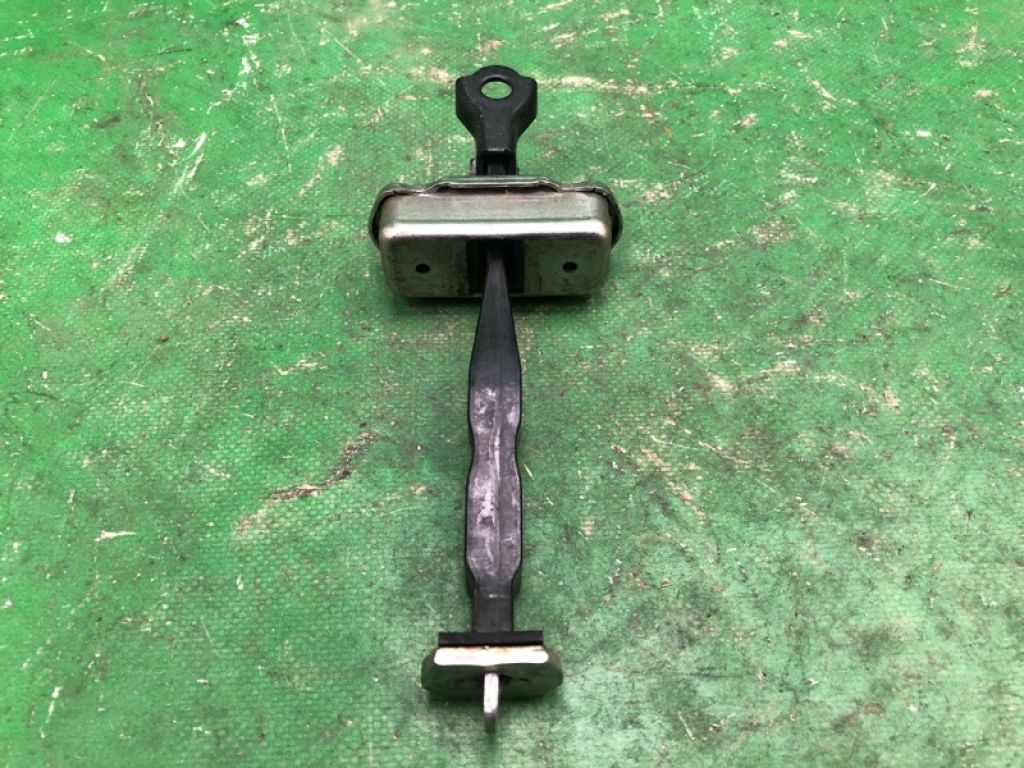 82430-3JA0A | Обмежувач дверей задн. NISSAN PATHFINDER R52 12-21 - Фото 4