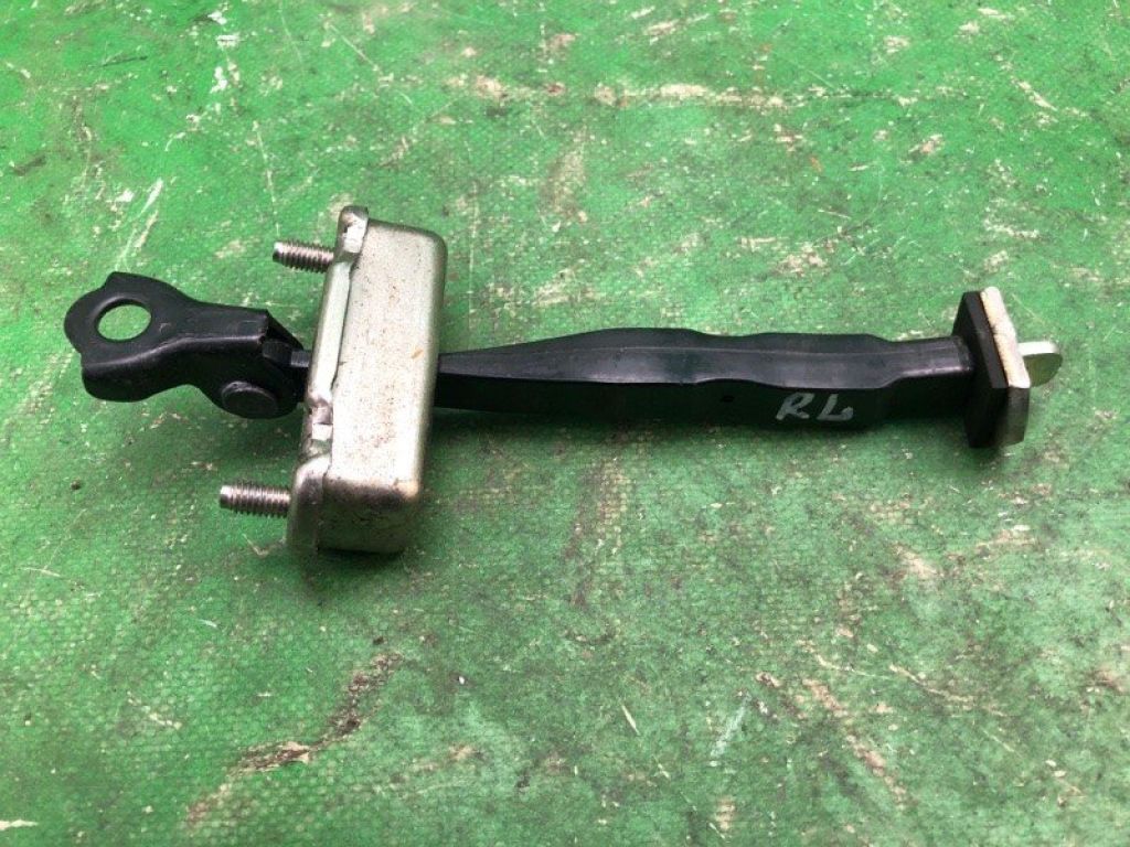 82430-3JA0A | Обмежувач дверей задн. NISSAN PATHFINDER R52 12-21