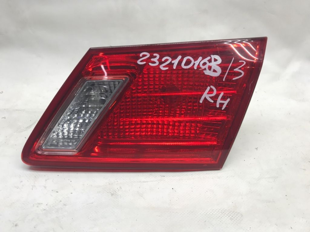 81581-33150 | Фонарь внутренний задн. прав. LEXUS ES350 06-12