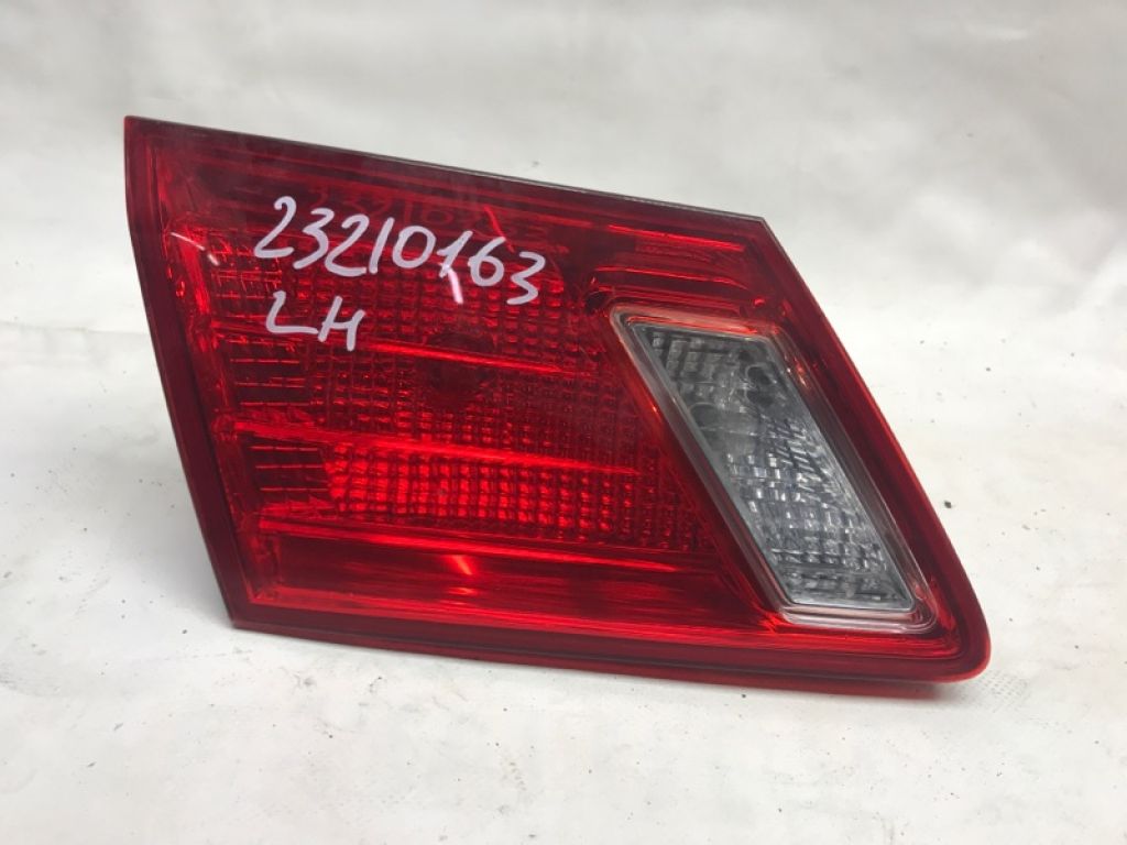 81591-33150 | Фонарь внутренний задн. лев. LEXUS ES350 06-12