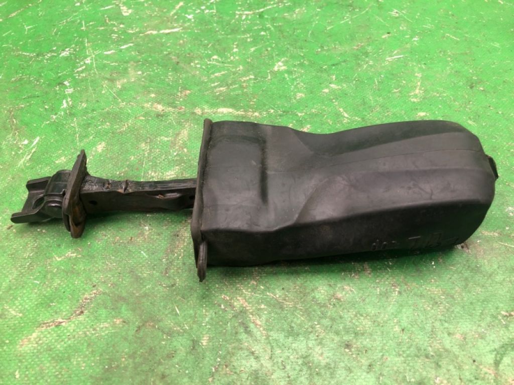 561 837 249 | Ограничитель двери передн. VOLKSWAGEN PASSAT B7 11-15