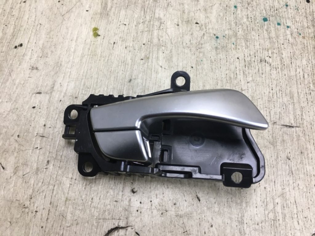 82620-C6000SA1 | Ручка двери внутренняя прав. KIA SORENTO UM 14-