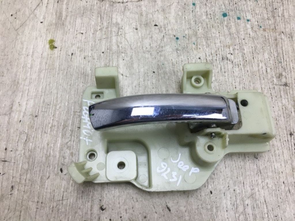 1JU98SZ0AA | Ручка двери внутренняя передн. прав. JEEP PATRIOT 10-17
