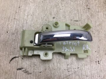 Ручка дверей внутрішня задн. прав. JEEP PATRIOT 10-17