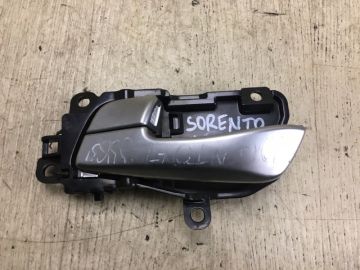 Ручка двери внутренняя лев. KIA SORENTO UM 14-