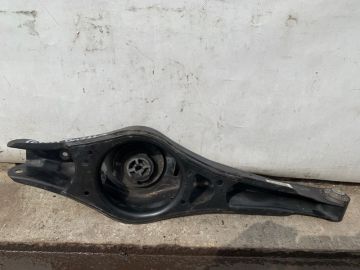Важіль задньої підвіски нижній поперечний VOLKSWAGEN PASSAT CC 12-18