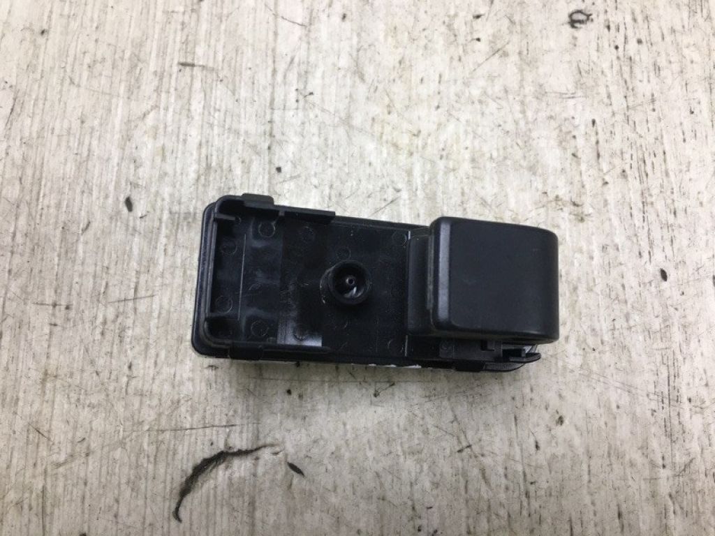 KD35-66-370 | Кнопка склопідіймача MAZDA 3 BM 13-19