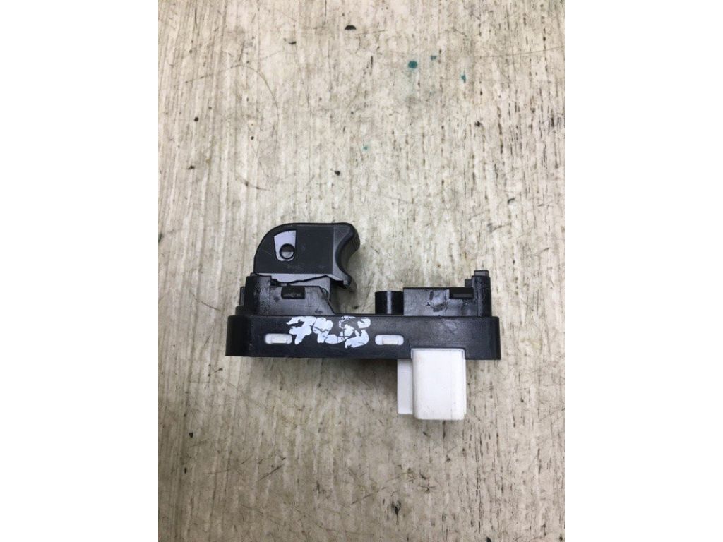 KD35-66-370 | Кнопка склопідіймача MAZDA 3 BM 13-19 - Фото 3