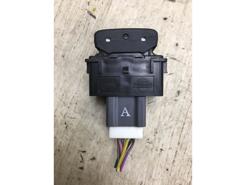 25500-1EA1A | Кнопка обогрева сидений лев. NISSAN JUKE 10-19 - Фото 2