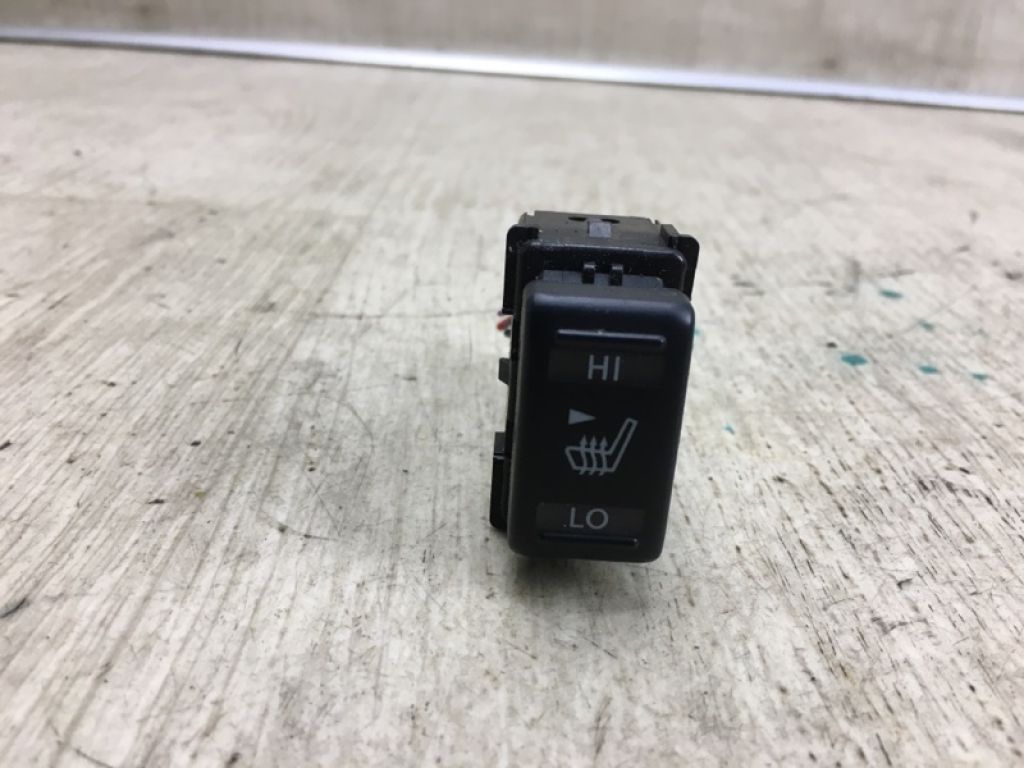 25500-1EA0A | Кнопка обогрева сидений прав. NISSAN JUKE 10-19