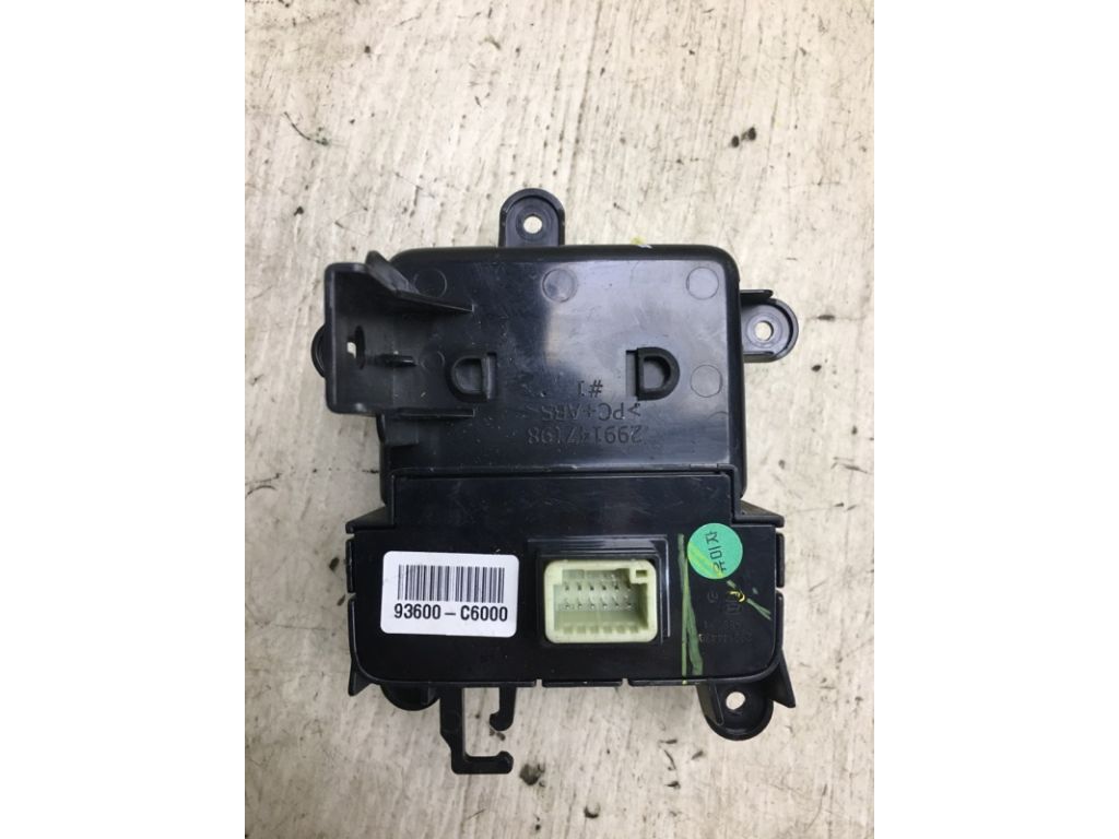 93600-C6120 | Блок кнопок консоли KIA SORENTO UM 14- - Фото 3