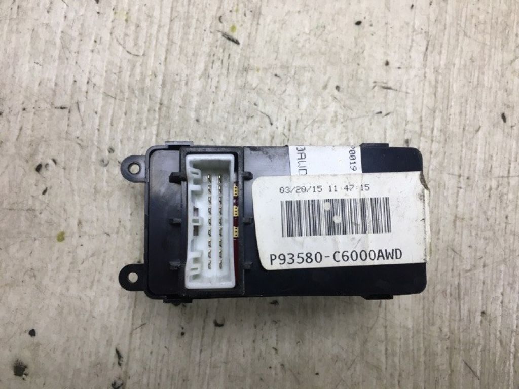93581-C5000 | Кнопка стеклоподъемника задн. KIA SORENTO UM 14- - Фото 2