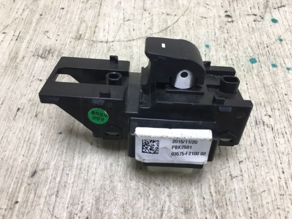 93575-F21004X | Кнопка стеклоподъемника задн. HYUNDAI ELANTRA AD 16- - Фото 3