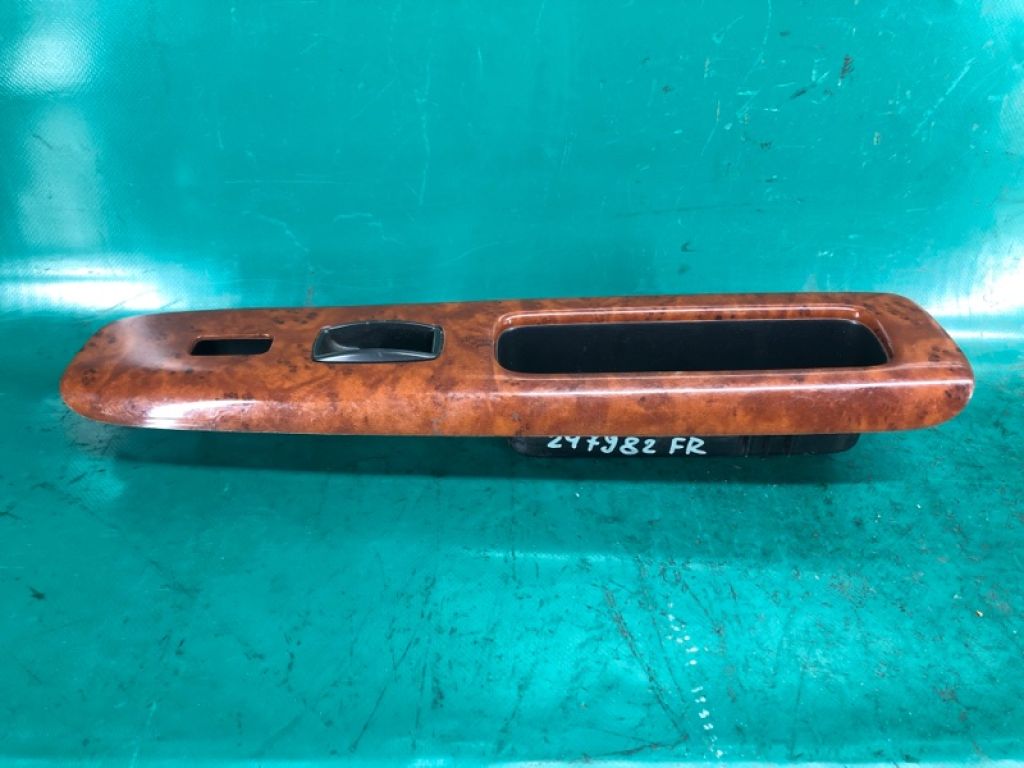 74231-AA080 | Накладка кнопок склопідйомника передн. прав. TOYOTA CAMRY 30 02-06