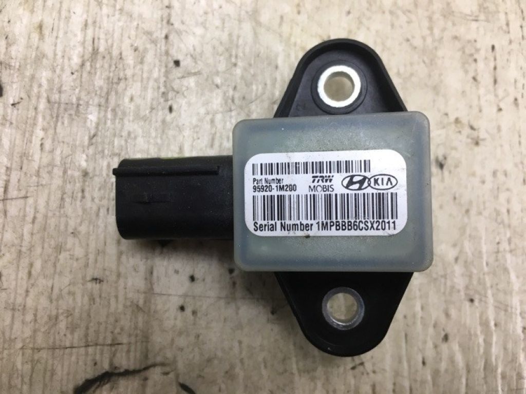 95920-1M200 | Датчик удару HYUNDAI SONATA YF 10-14