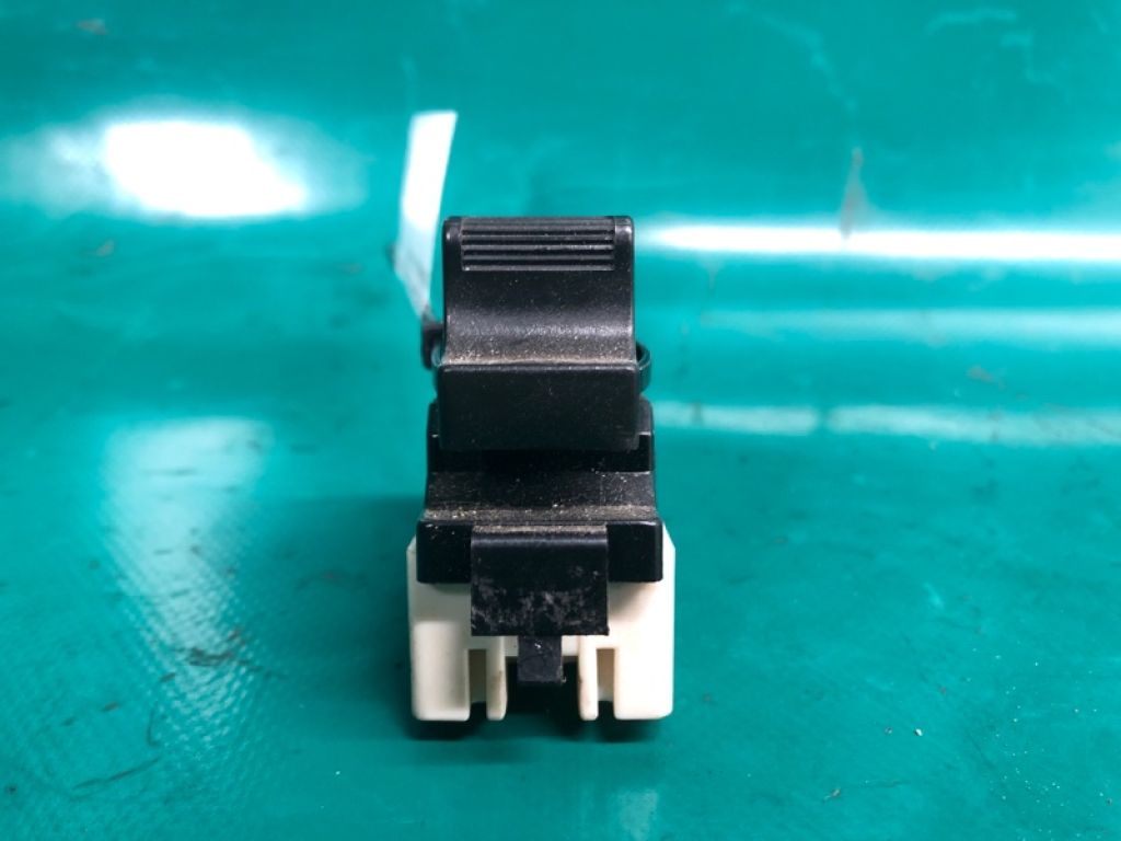 84810-08010 | Кнопка стеклоподъемника задн. лев. TOYOTA CAMRY 30 02-06 - Фото 3