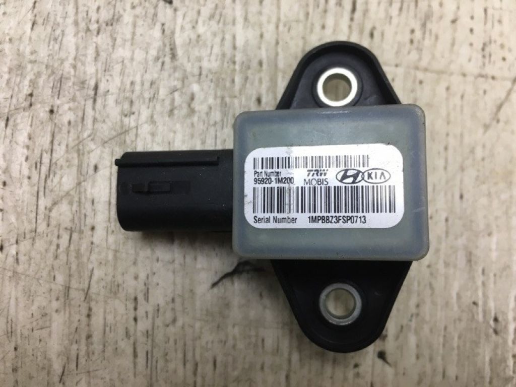 95920-1M200 | Датчик удару HYUNDAI SONATA YF 10-14