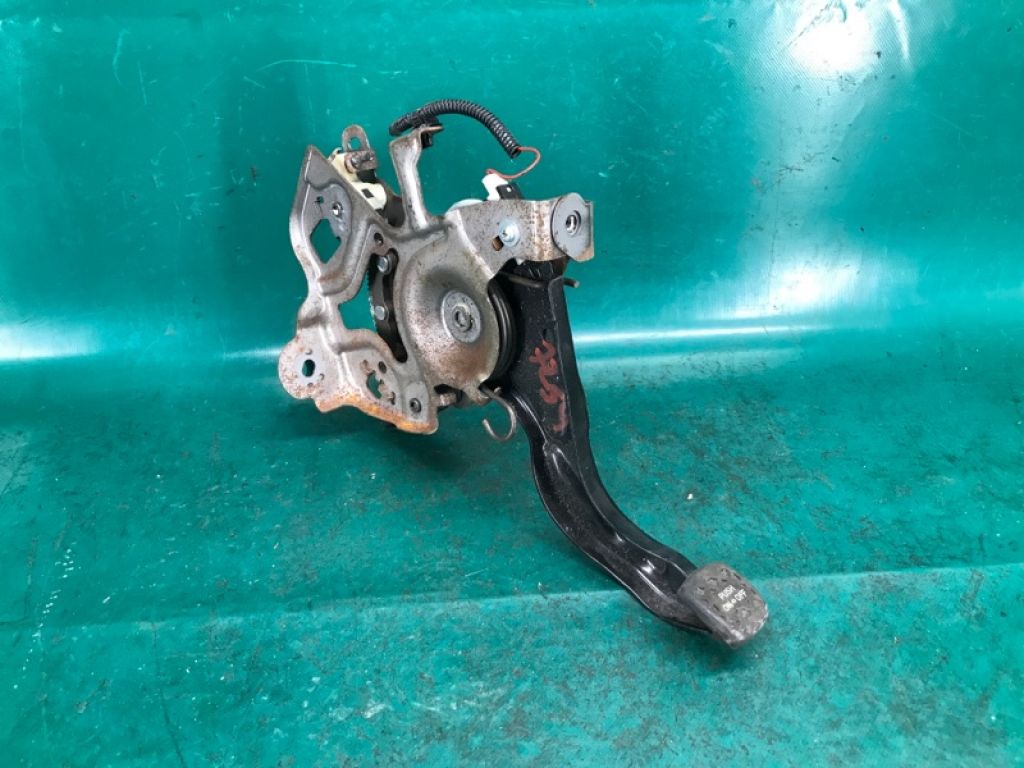 46250-47040 | Педаль стоянкового гальма TOYOTA PRIUS 16-
