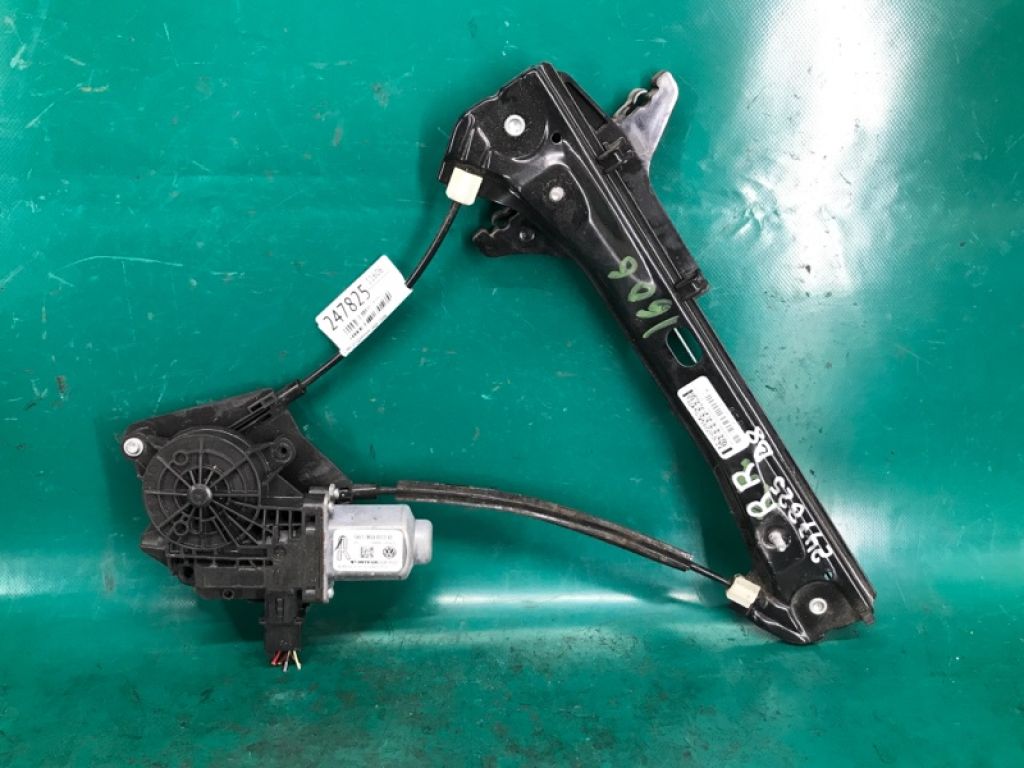 561 839 462 F | Склопідйомник задн. прав. VOLKSWAGEN PASSAT B8 14-