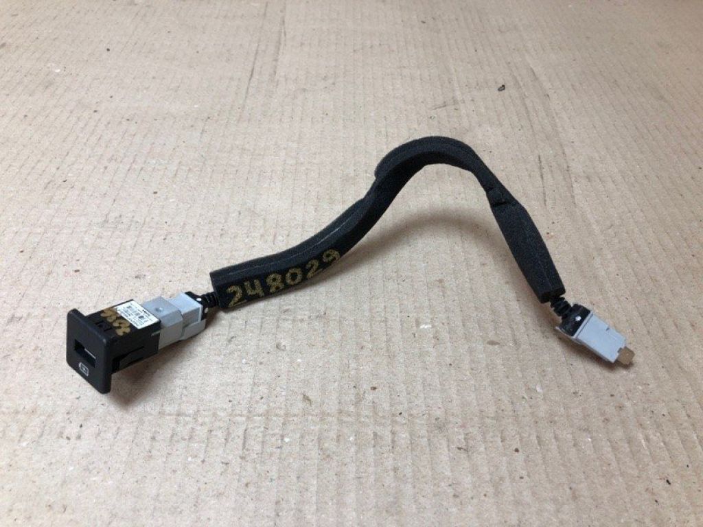 284H3-9NF0A | USB адаптер INFINITI QX60/JX35 12-20