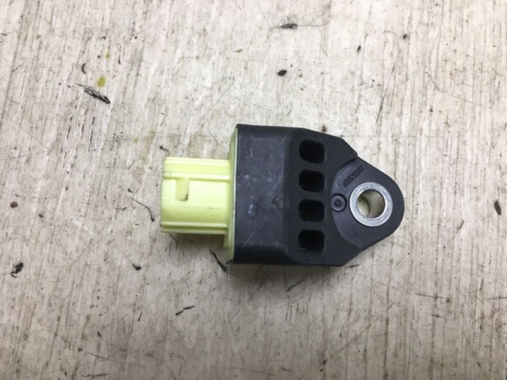 89831-06070 | Датчик удару TOYOTA CAMRY 55 14-17
