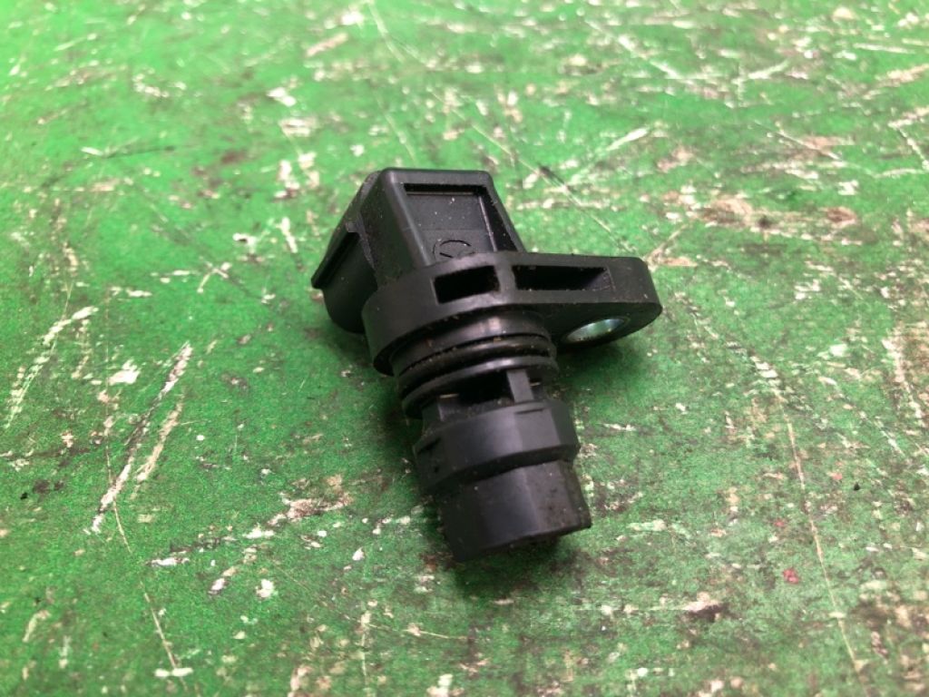 PE01-18-230 | Датчик положения распредвала MAZDA 3 BM 13-19