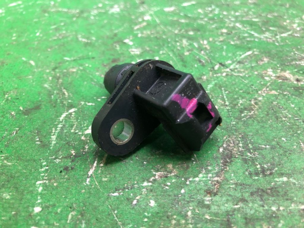 PE01-18-230 | Датчик положения распредвала MAZDA 3 BM 13-19 - Фото 2