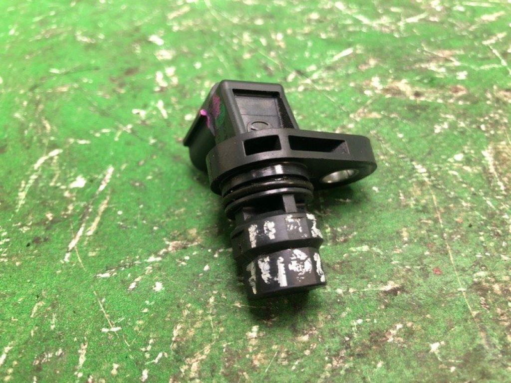 PE01-18-230 | Датчик положення распредвала MAZDA 3 BM 13-19