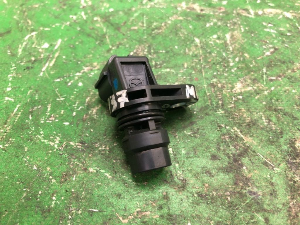 PE01-18-230 | Датчик положения распредвала MAZDA 3 BM 13-19