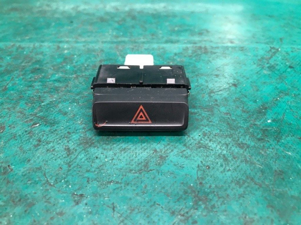 561 953 509 C FBY | Кнопка аварійної сигналізації VOLKSWAGEN PASSAT B8 14-
