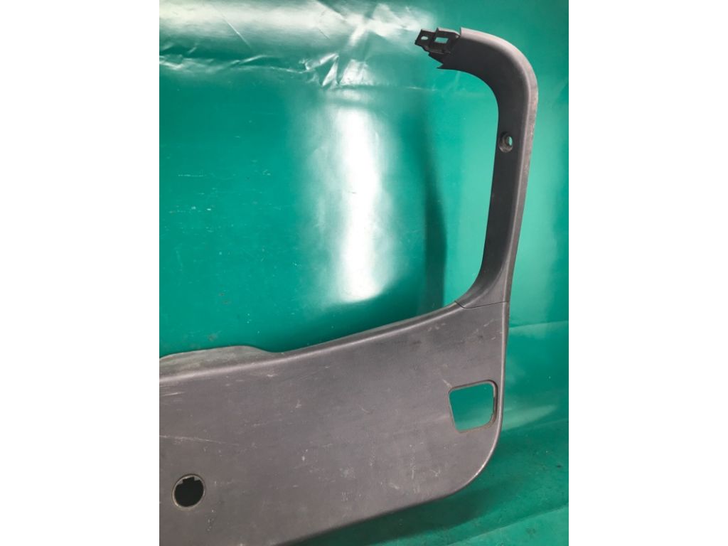 BP4K-68-960H02 | Обшивка крышки багажника MAZDA 3 BK 03-08 - Фото 4