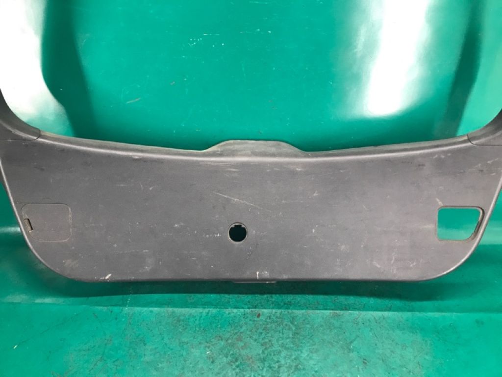 BP4K-68-960H02 | Обшивка крышки багажника MAZDA 3 BK 03-08 - Фото 5