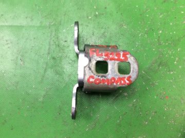 Петля двері верхня лів. JEEP COMPASS 06-16