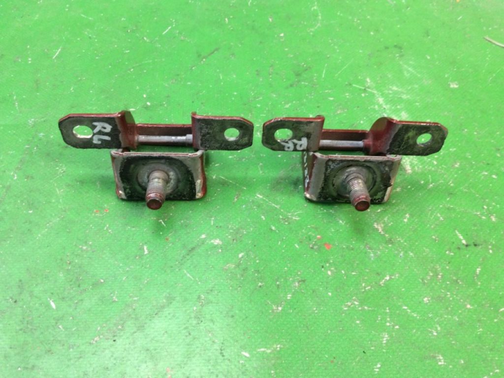 90400-1KA0A | Петля кришки багажника NISSAN JUKE 10-19 - Фото 3