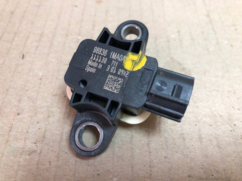 K8836-1MA0A | Датчик удара передн. прав. NISSAN JUKE 10-19