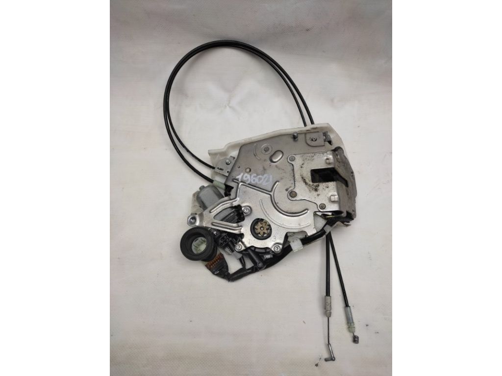 69200-08020 | Замок двери боковой задн. прав. TOYOTA SIENNA 11-16