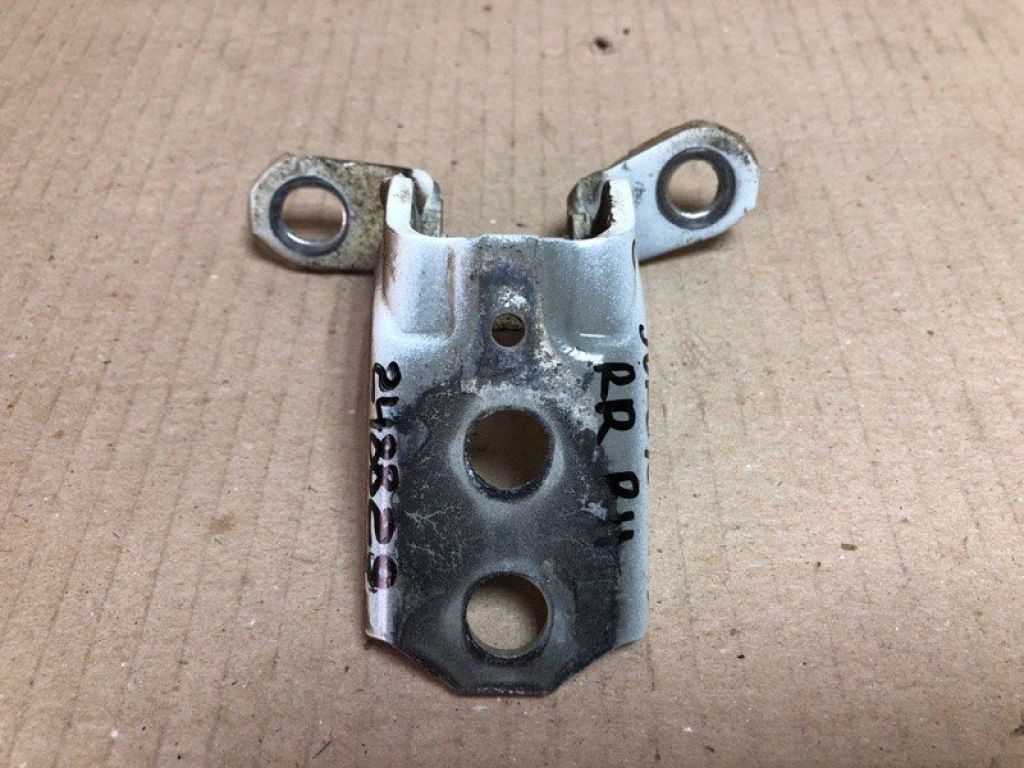 82420-1KA0A | Петля двері нижня задн. прав. NISSAN JUKE 10-19